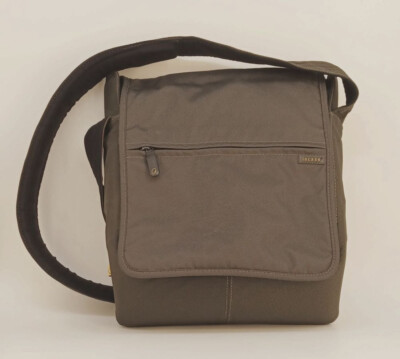 Gray Incase Computer Laptop Bag - Robust and Secure 