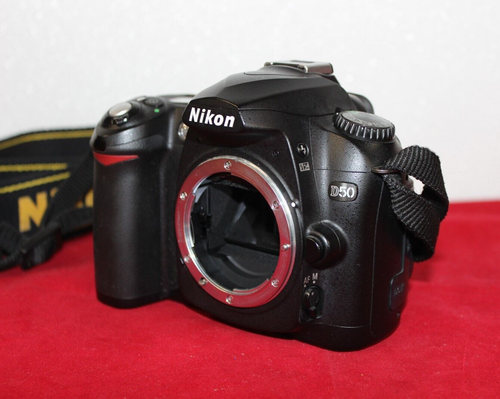 Nikon D50 6.1 MP Digital SLR Camera - Black (Body Only) PARTS/REPAIR - Picture 4 of 12