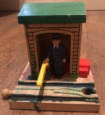 Thomas Friends Wooden Railway CONDUCTOR'S SHED Station Track Set Fits BRIO