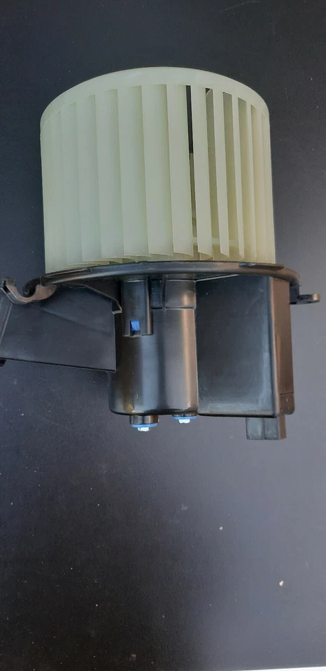 Soprador interno HELLA 8EW 351 039-211 PEUGEOT 307 - Imagem 3 de 4