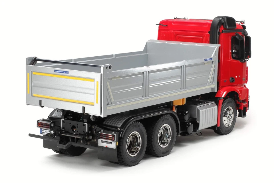 Tamiya 1/14 RC Mercedes-Benz Arocs 3348 6x4 Discarica Camion Rosso Argento Kit - Immagine 2 di 4