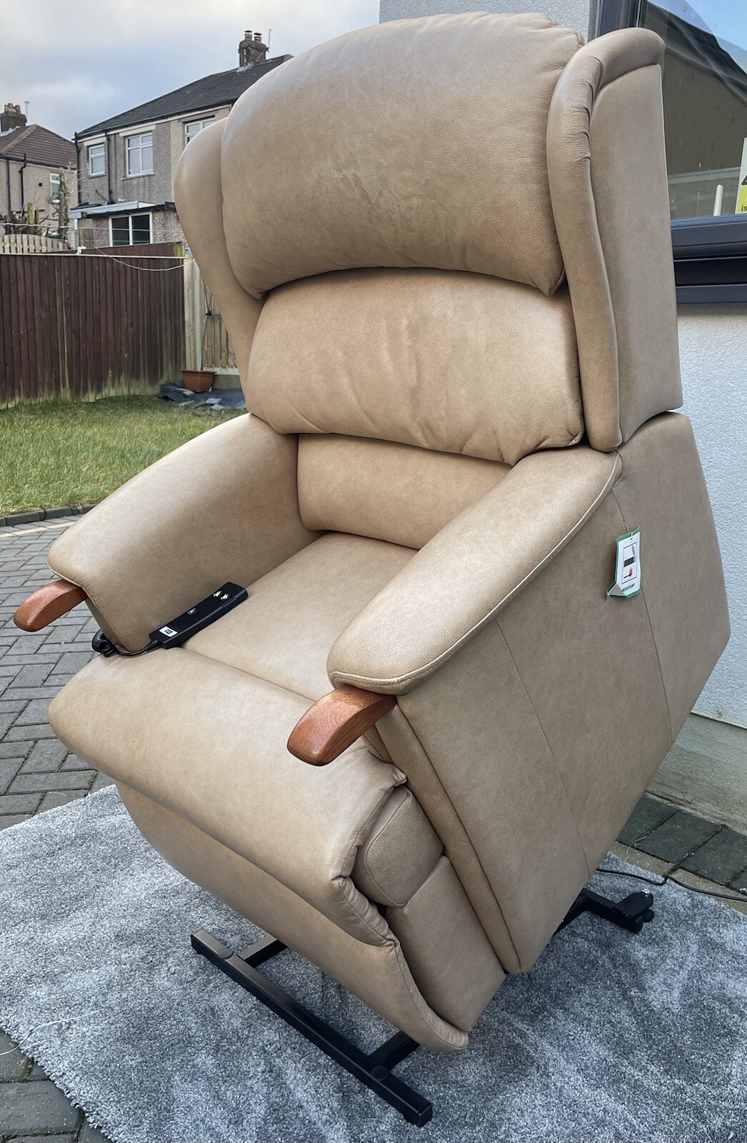 HSL AYSGARTH RISER RECLINER CHAIR, LEATHER, STANDARD SIZE eBay
