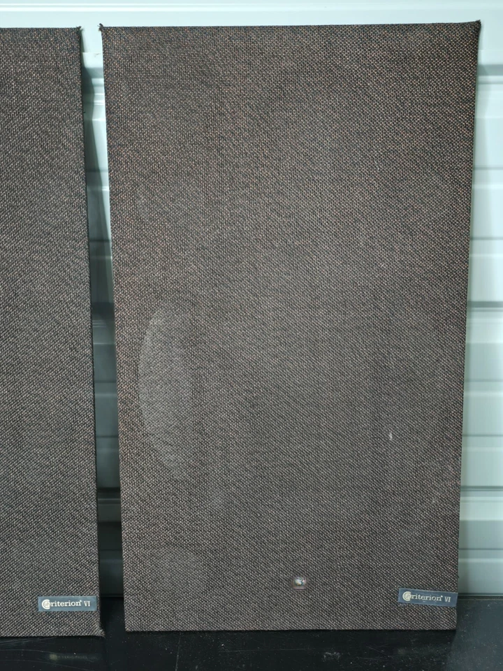 Parrillas/pantallas para altavoces Criterion VI con insignias  Foto 3 de 4