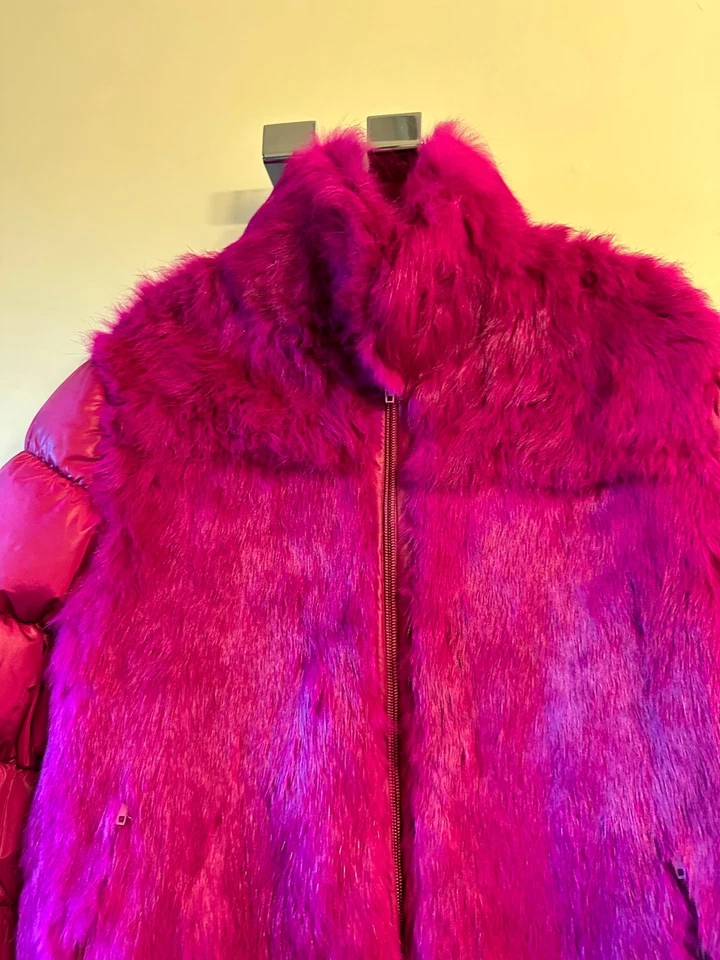 Chaqueta de piel de conejo fucsia para niña Miss Grant de segunda mano con mangas de nailon talla 10-11 Foto 2 de 4