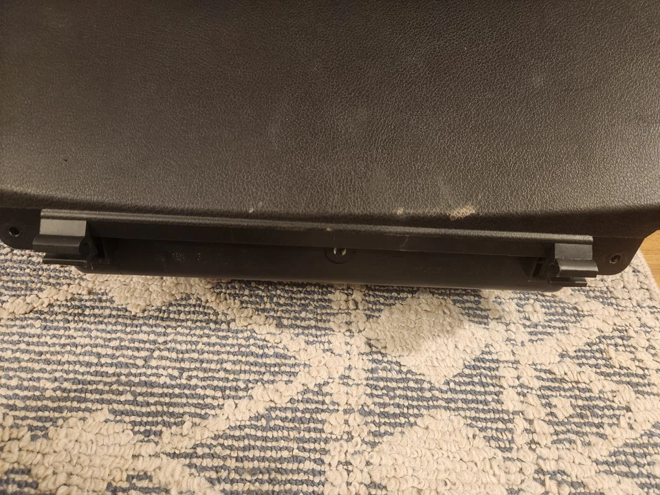 Subaru Impreza WRX 2010 tapa de guantera - negro 2008-2011 (con llave) OEM Foto 3 de 4