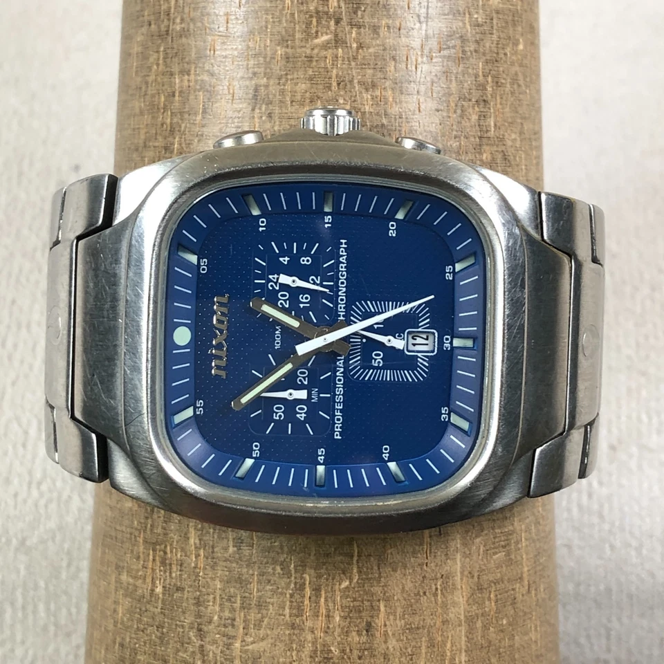 Reloj cronógrafo vintage Nixon The Productor para hombre tono plata cuarzo 29 mm 7 1/4" Foto 2 de 4