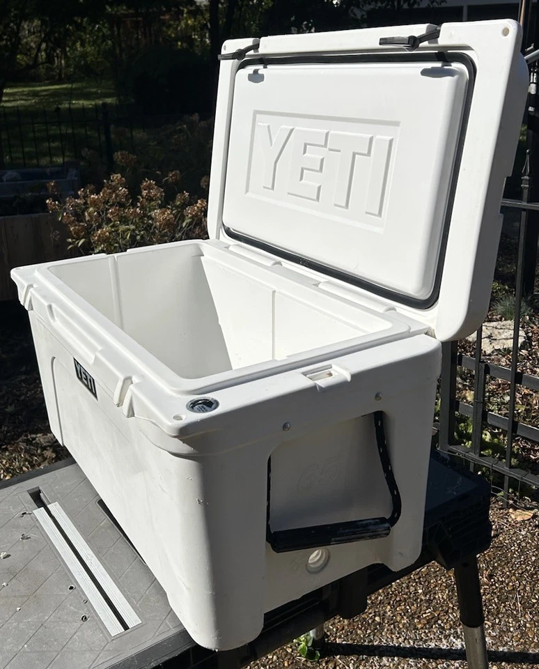 Enfriador de hielo Yeti 65 Qt blanco - Esta es la razón por la que no podemos tener cosas bonitas usado Foto 2 de 4