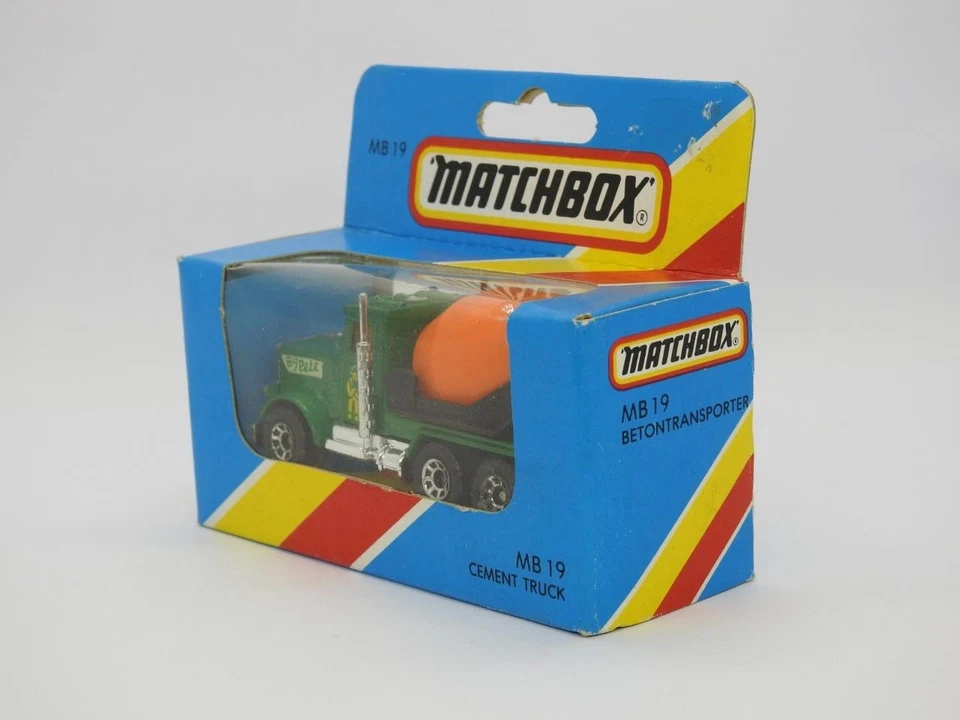 MATCHBOX MACAU 1981 MB19 CEMENT TRUCK MINT IN EXCELLENT UNOPENED M TYPE BLUE BOX - Image 4 of 4