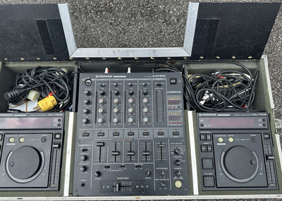 Pioneer DJM-500 4-Ch DJ Mixer Beat Effects w/ 2x Pioneer CDJ 700S + Flight Case