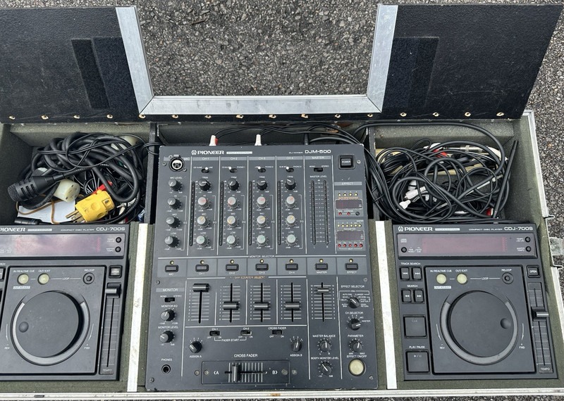 Pioneer DJM-500 4-Ch DJ Mixer Beat Effects w/ 2x Pioneer CDJ 700S + Flight Case