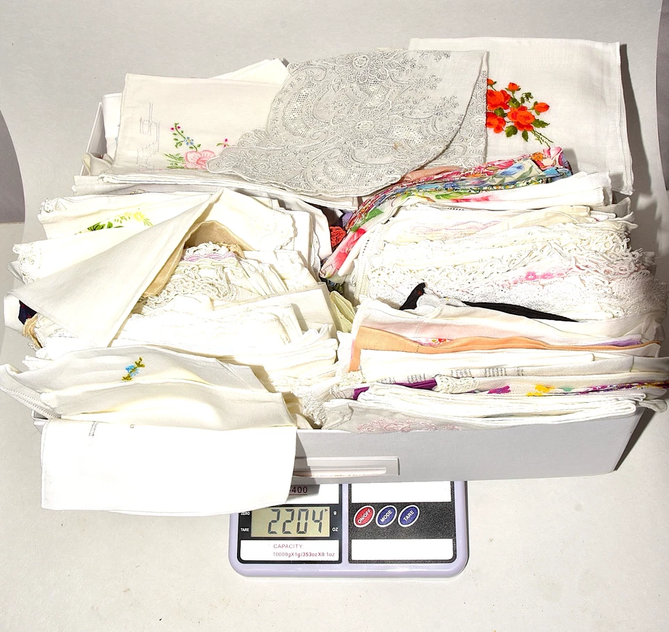 Huge Bundle Of Ladies Vintage Embroided Hankies Handkerchiefs Mixed 2 kg ! - Image 3 of 3