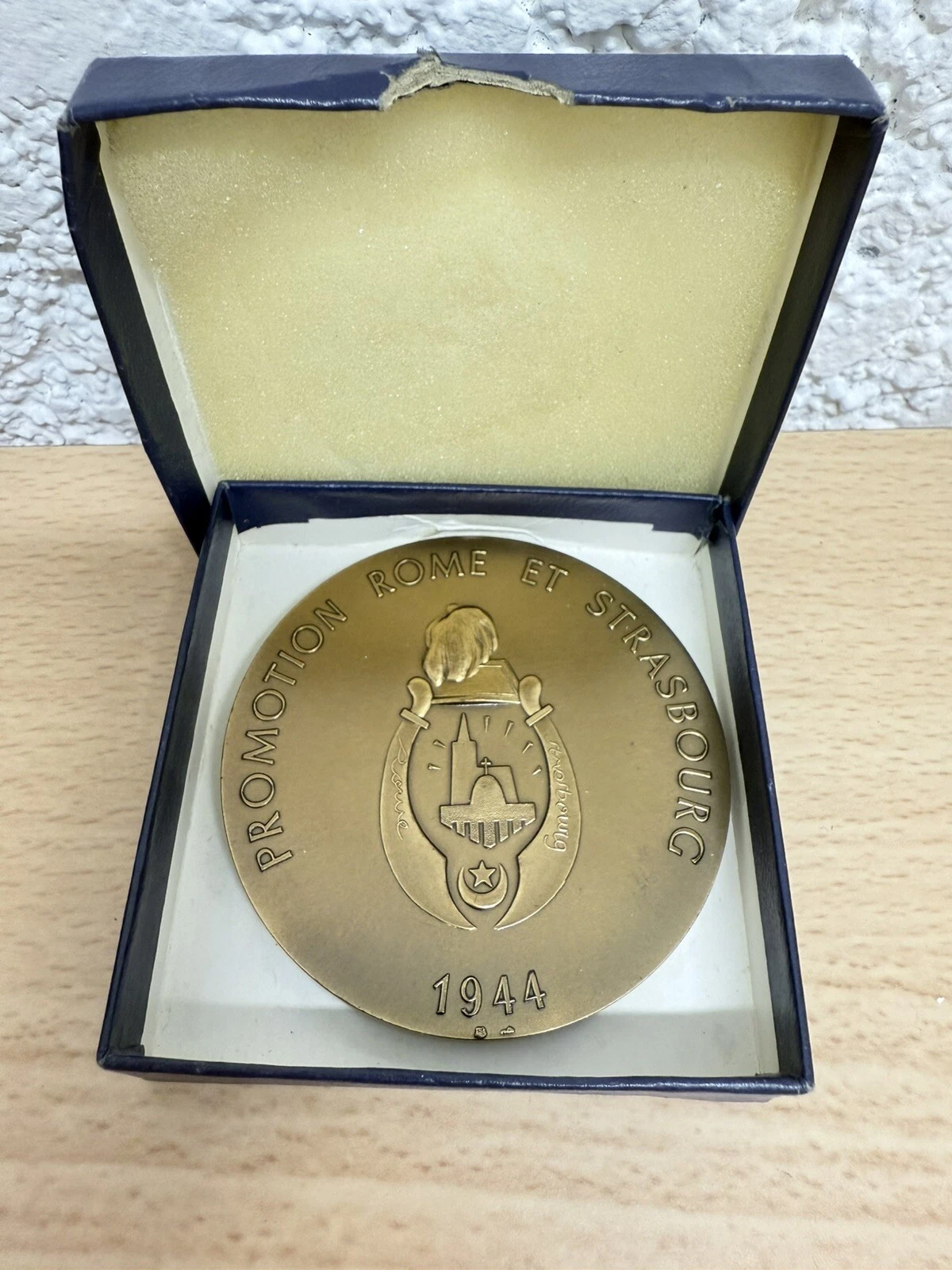Médaille Promotion Rome Strasbourg 1944 École Spéciale Militaire Dans Sa Boîte