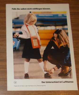 Seltene Werbung LUFTHANSA Hostess bindet Kind die Schuhe 1983
