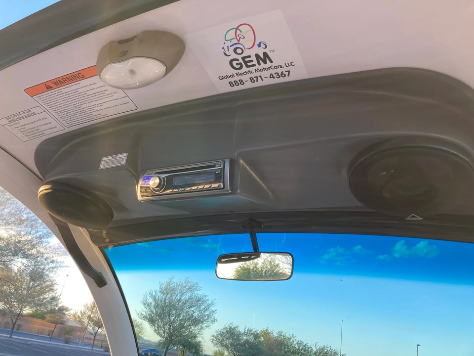 BEAUTIFUL 4 SEAT GEM CAR NEV LIMO GOLF CART, BRAND NEW BATTERIES, REAR GOLF KIT eBay