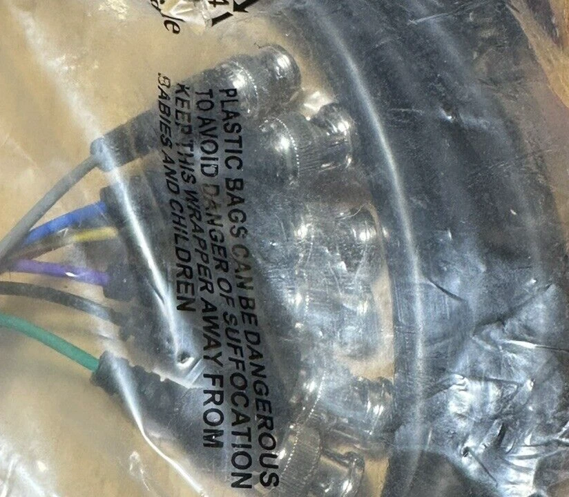 DVI-I Dual Link to 7- BNC Male Breakout Cable - Image 2 of 4