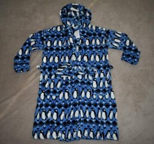 Vera Bradley Fleece Robe 21640--Q37 Penguin Intarsia Blue/Black/White/Gray NWT