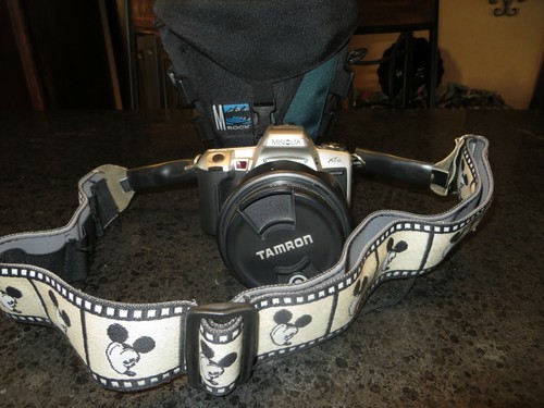 Minolta XT si with Tamron AF 28-200mm f/3.8-5.6 XRIF, Camera Case, Mickey strap - Picture 12 of 12