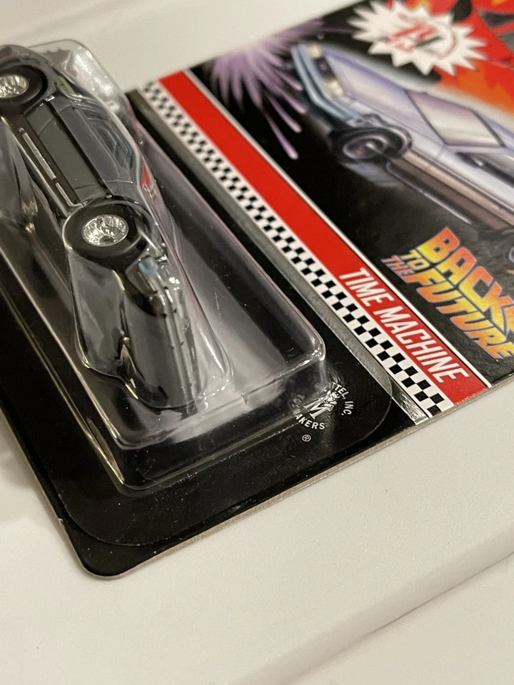 Máquina del tiempo Hot Wheels 2012 Red Line Club Zamac "Regreso al futuro" 00536/3300 Foto 3 de 4