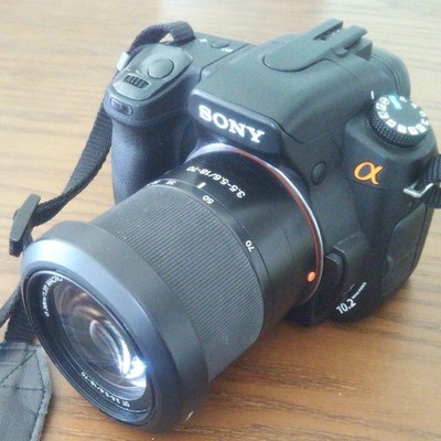 Sony Alpha 300 DSLR Kamera 10.2MP Quick AF Live View Stabilisierung