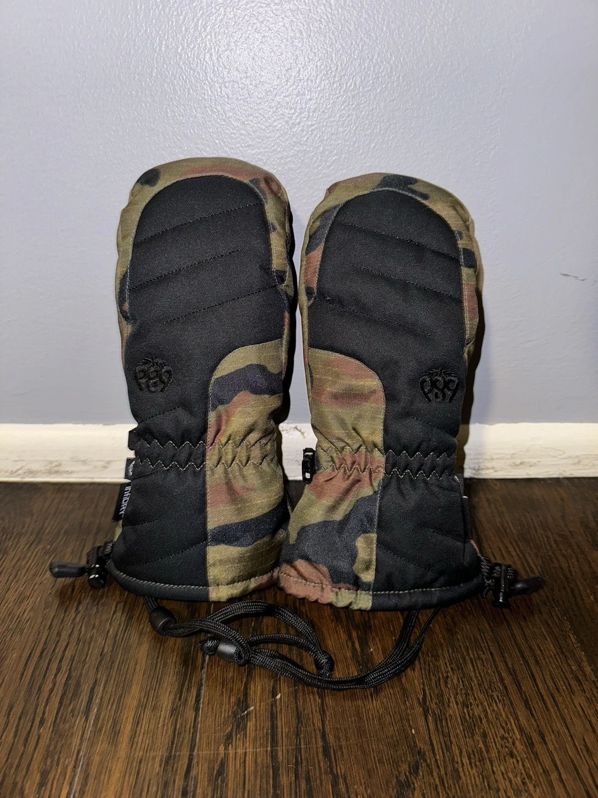 686 Snowboarding Snow Mitts Gloves Powered By Seirus Black/Camo Men’s Size MED