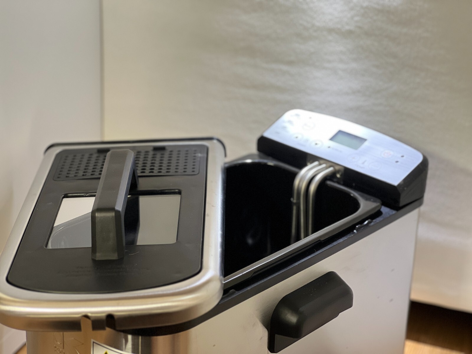 Kalorik FT 44247 3.2 Quart Digital Deep Fryer with Oil Filtration Stainless Dott. Mario Coco