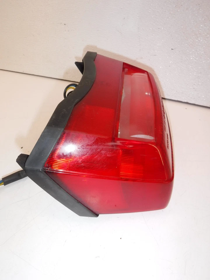 Lanterna traseira de freio Yamaha Venture Royale 1984 - Imagem 4 de 4