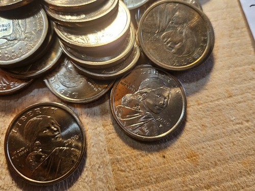 38--2000 P Sacagawea One Dollar Coin US Liberty Gold Color Philadelphia - Picture 3 of 5