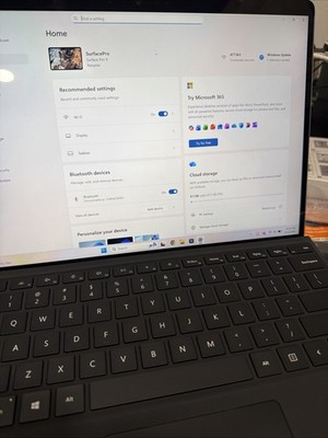 Microsoft Surface Pro 9 Core i5 13'' 8GB/256GB Black W/ Keyboard. No Power Cable.