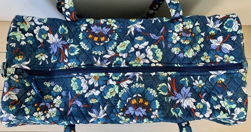 Floral Bursts Vera Bradley Large Travel Duffel NWT Carry On - Picture 7 of 8
