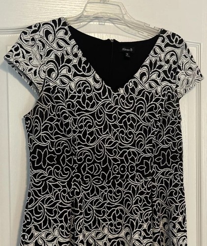 Alexa B Dress Women’s Size 14 Black and White Floral V-neck Knee Length - Picture 3 of 7