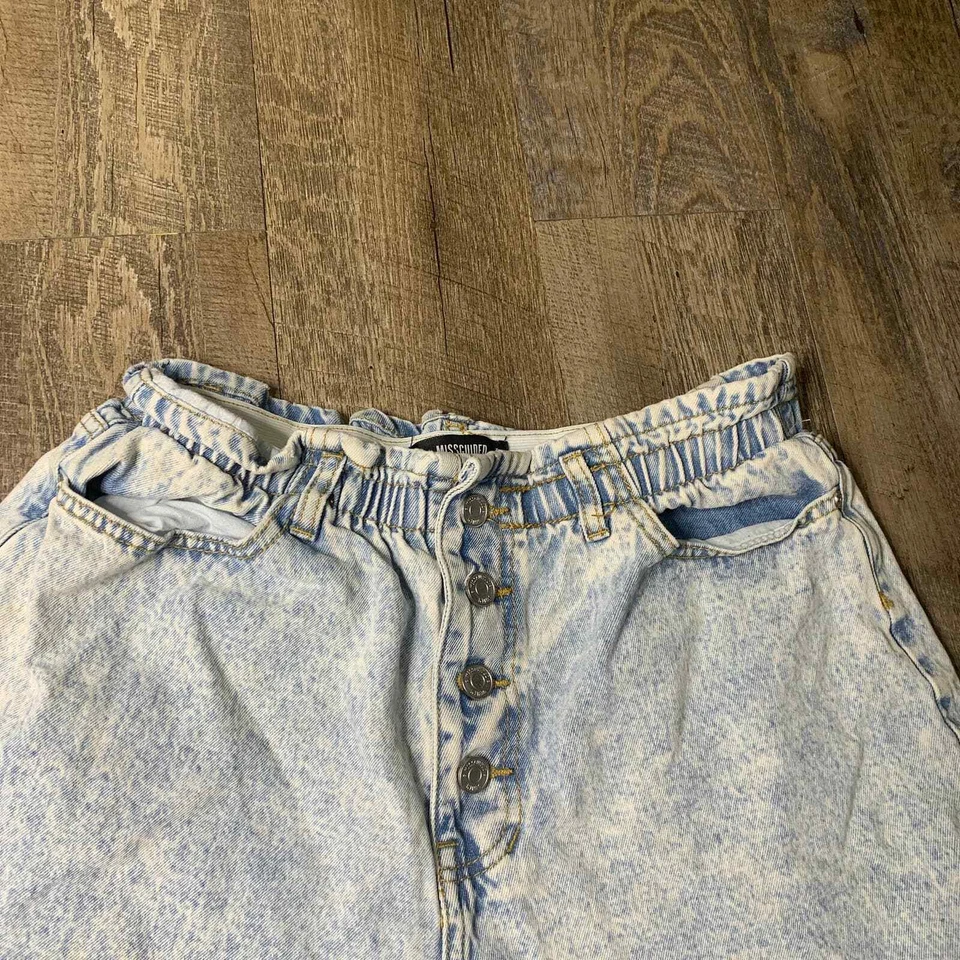 Pantalones cortos de mezclilla Missguided para mujer talla 12 azul lavado ácido botones bolsillos moscas Foto 2 de 4