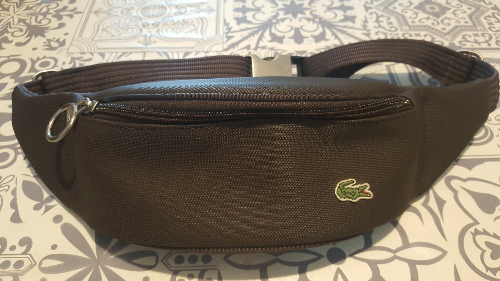 Sacoche Banane Lacoste d�??occasion