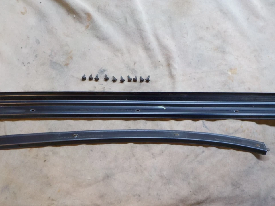 03-05 Dodge Ram 1500 2500 3500 conductor parabrisas izquierdo revelar canal moldura Foto 4 de 4