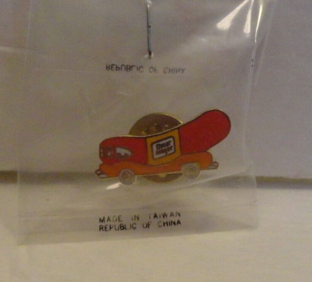 NEW Oscar Mayer Vintage Wienermobile Weenie Hot Dog Car Pin gold tone tack pin