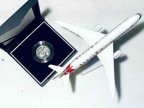 Qantas Silver Proof Bullion Coin & 100th Anniversary 20cm Diecast Metal Plane - Picture 2 of 7