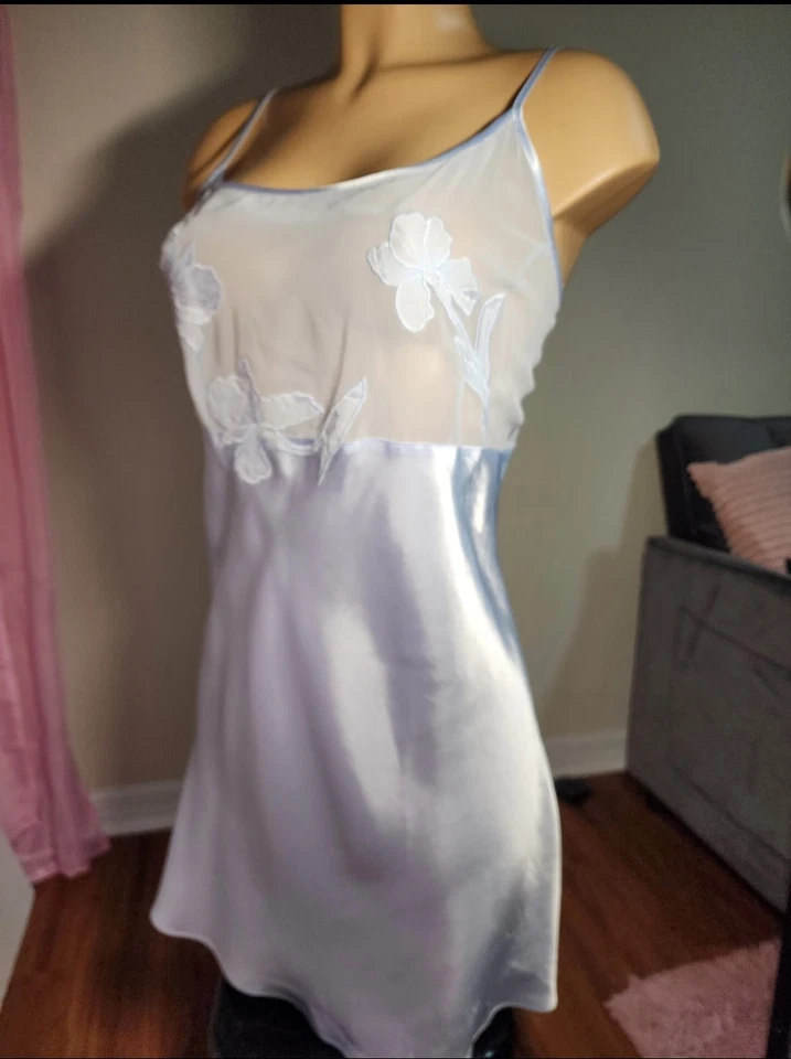 JONES NEW YORK Satin & Chiffon Robe W/ Floral Applques & Matching Nightie Medium - Image 4 of 4