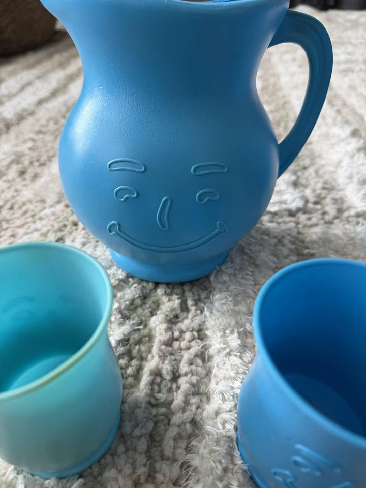 KOOL AID 80s Blue Plastic 2 Pitchers with 4 Cups Set 2 Qt Retro Kitchen RARE - Image 2 of 4