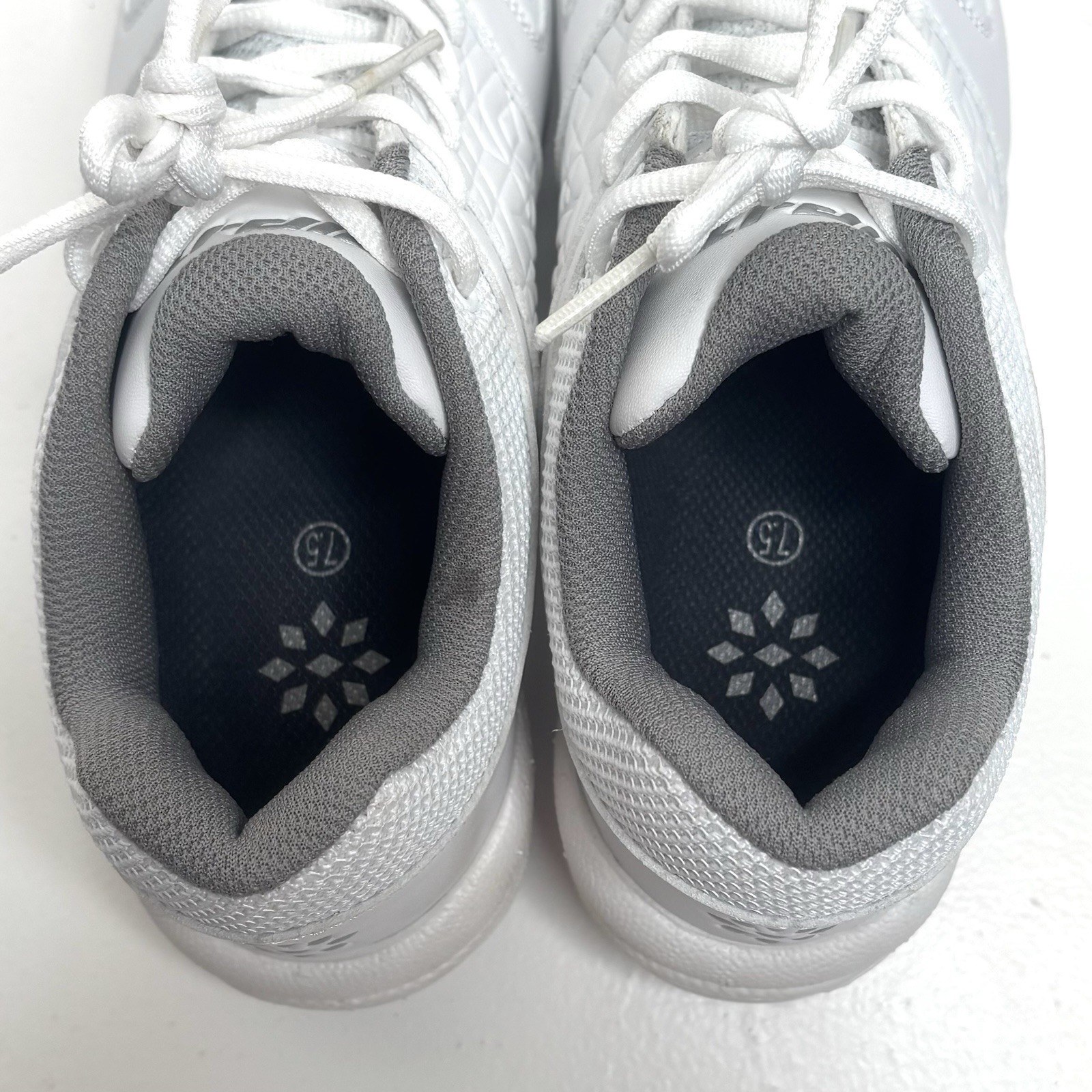 RINGOR Rip-It White Diamond Metal Softball Cleats - Women’s Size 7.5 - NWOB