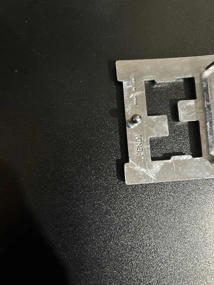 Auténtica hebilla de cinturón Fendi FF negra y plateada con cinturón total de 46” (sin lazo de cinturón) Foto 3 de 4