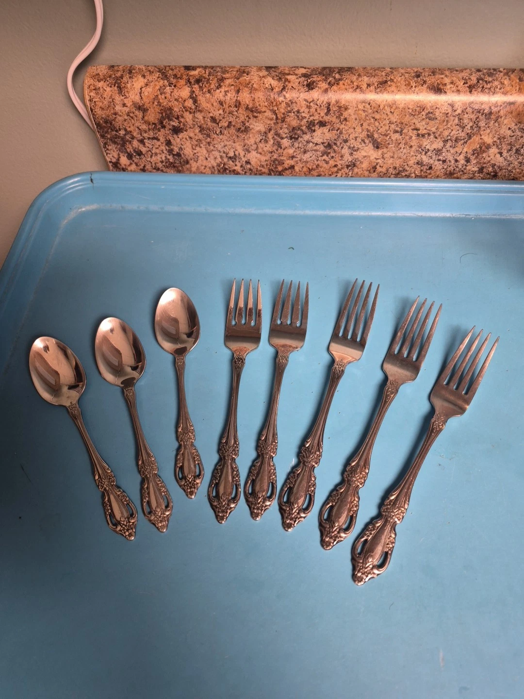 Oneida Raphael 3 Teaspoons 2 Salad Forks 3 Dinner Forks