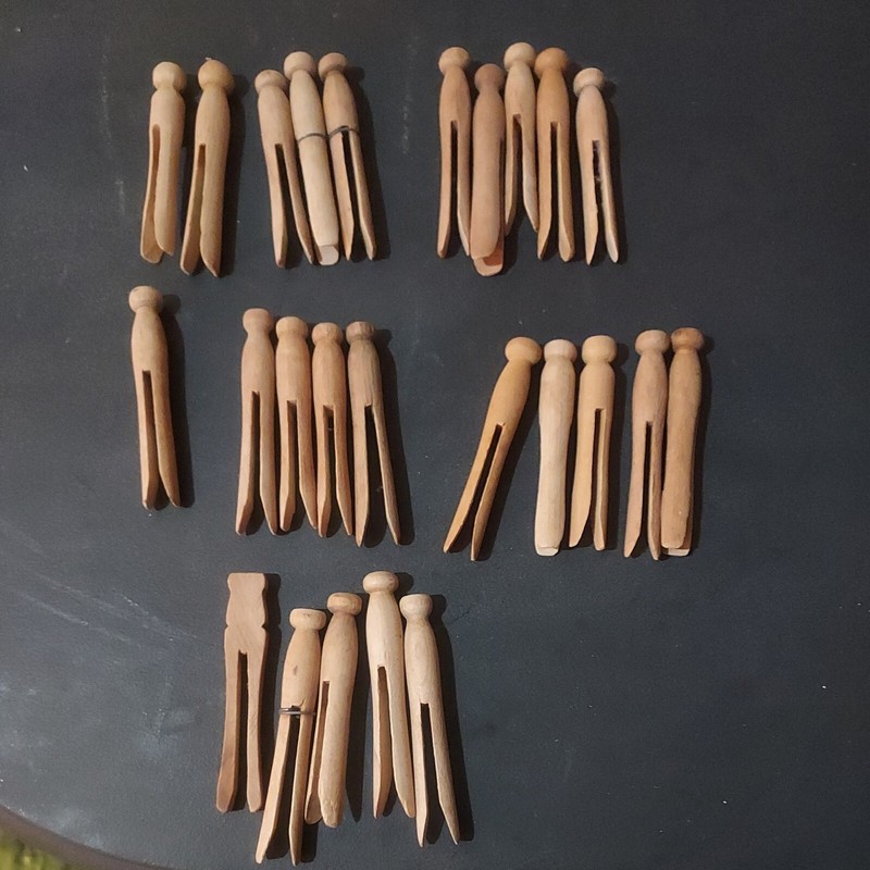 Lot Of 25 Assorted Vintage/ Antique  Wooden Clothes Pins Rounded Flat Wood 4"