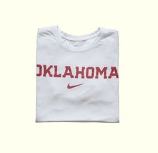 NIKE NCAA OU SOONERS OKLAHOMA FOOTBALL CENTER SWOOSH VTG Y2K T SHIRT SZ M 2019
