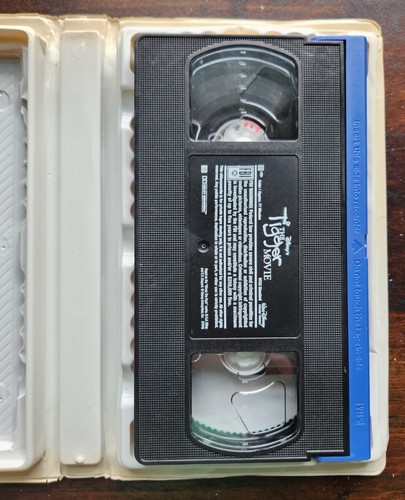 Winnie the Pooh VHS Lot of 2 - Tigger Movie - And Seasons of Giving - Picture 4 of 4