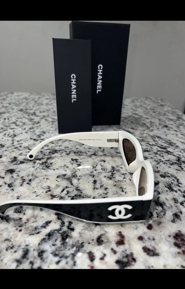 New CHANEL Sunglasses Cat Eye Runway  Black & White Women - Image 2 of 4