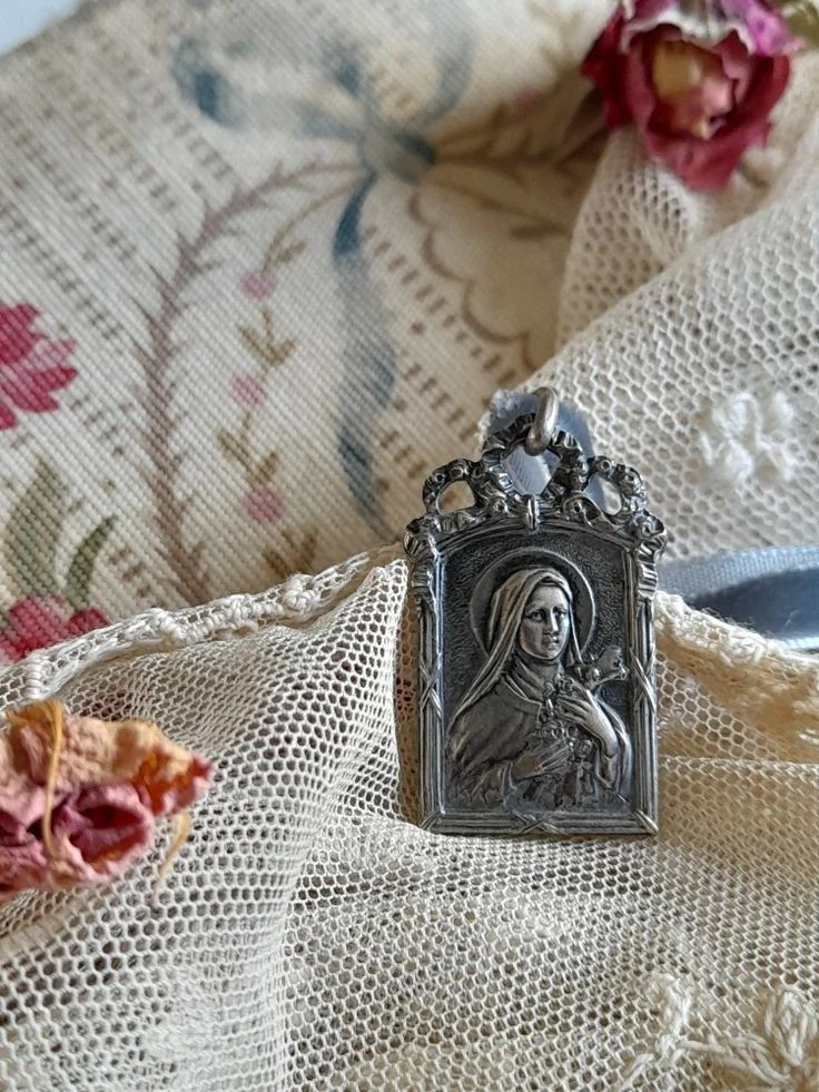 ANCIENNE MÉDAILLE RELIGIEUSE Argent Sainte Therese De L'enfant Jesus