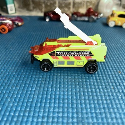 Hot Wheels Runway Res-Q Airlines Runway Marshal Rescue Truck