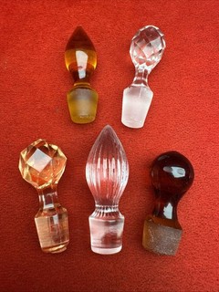 ✨ Storage Find ✨ Lot Of 5 VTG Glass Decanter Bottle Stoppers Clear Amber