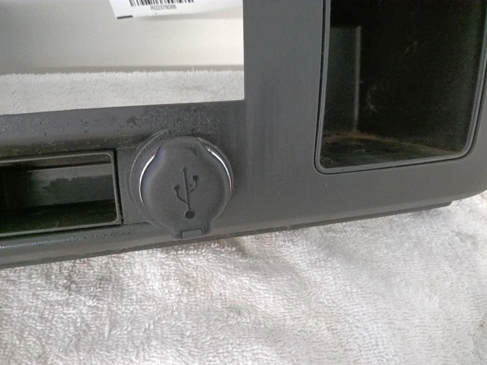 Chevy Silverado Sierra 1500 2500 2010-2012 tablero de instrumentos embellecedor radio bisel con ventilaciones Foto 4 de 4