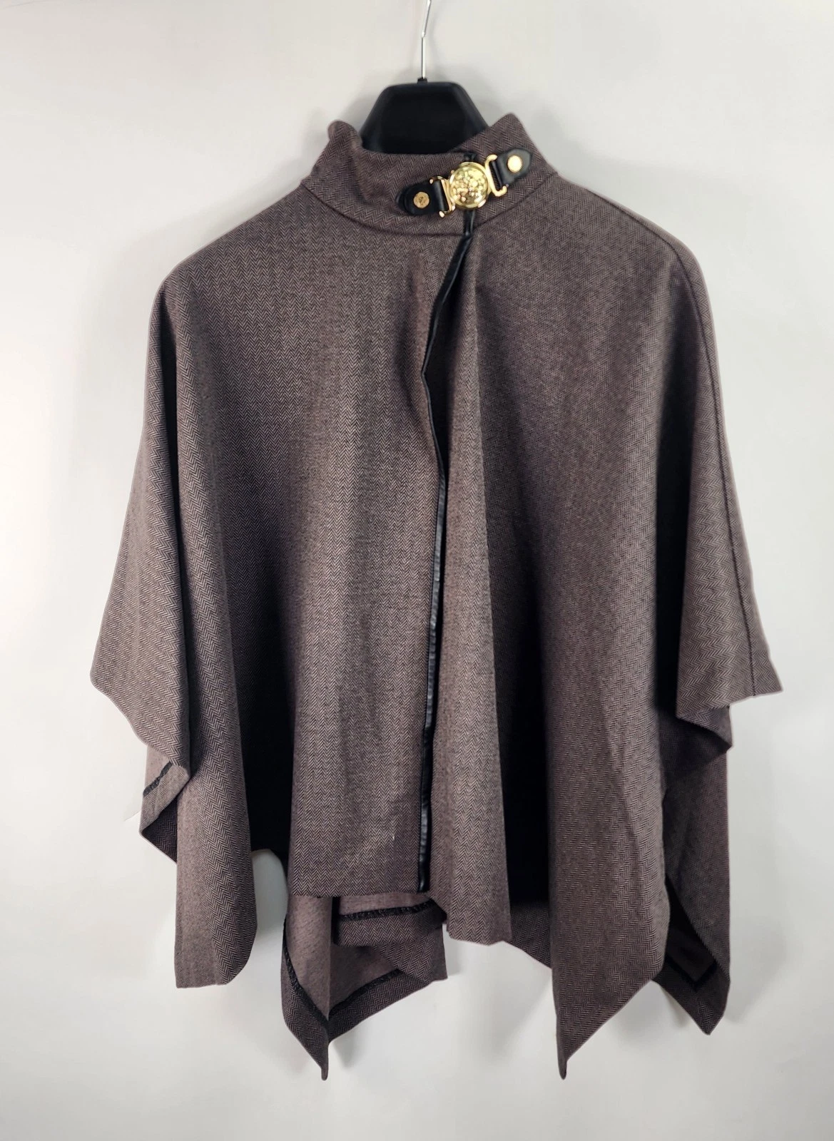 Anne Klein Herringbone Poncho Women's M Runway Gold Lion Clasp