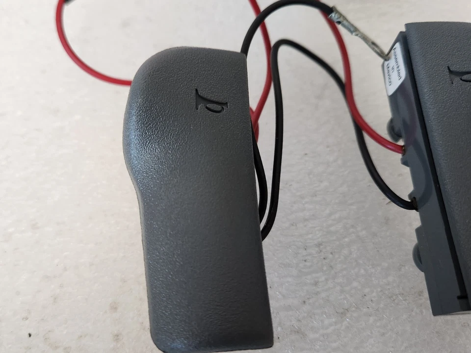 Nuevo de Lote Antiguo GM 1988-93 Pontiac Firebird Grand Prix Bonneville Botones de Bocina 17989204 Foto 4 de 4